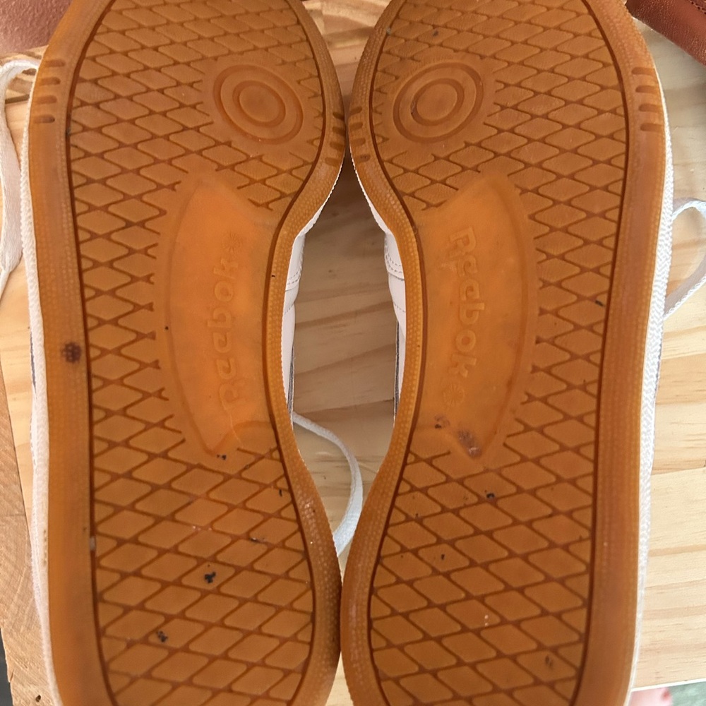 Reebok Classics, Size 9